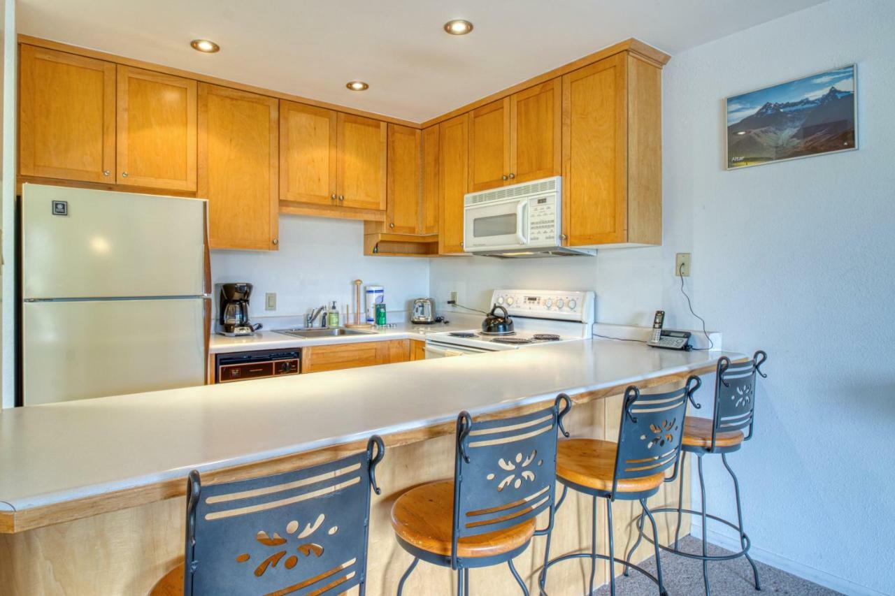 1 Bath Studio Apartment In Сноумас Вилидж Екстериор снимка